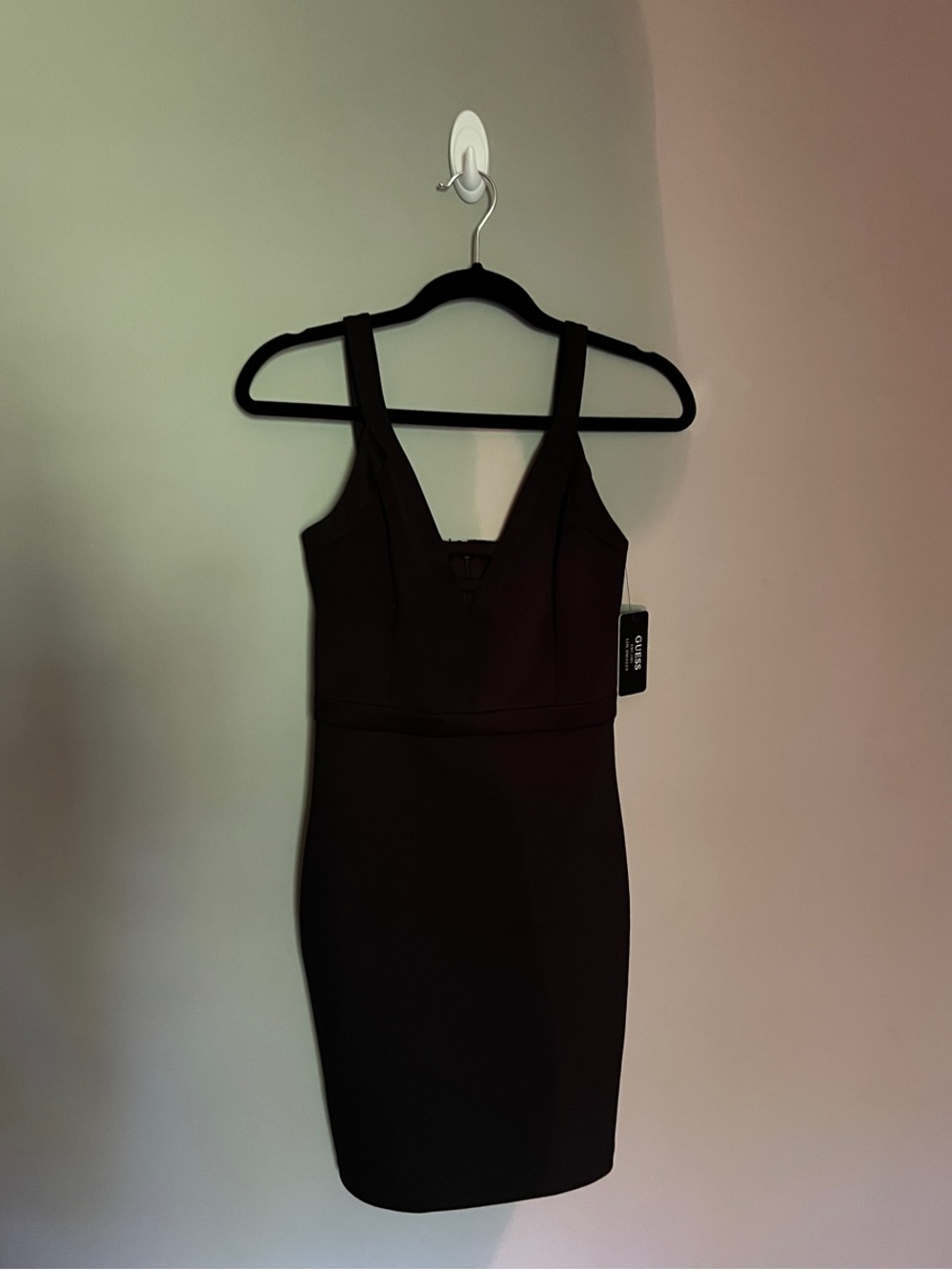 Guess Black Sleeveless V-Neck Mini Sheath Dress